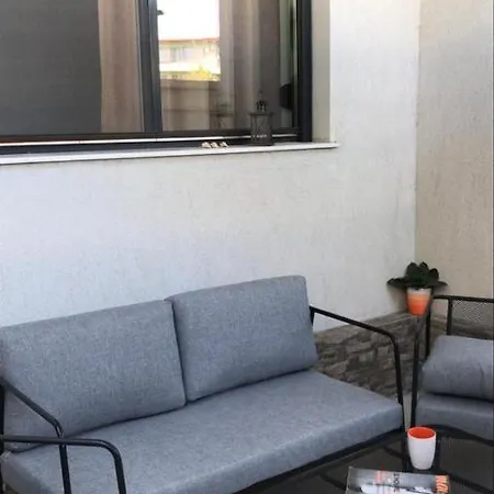 La Belle Vie Apartment *